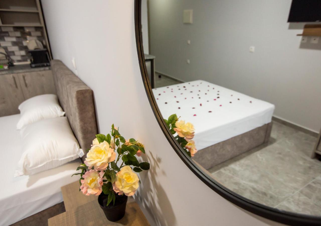 Artemida Suites Hanioti Eksteriør billede